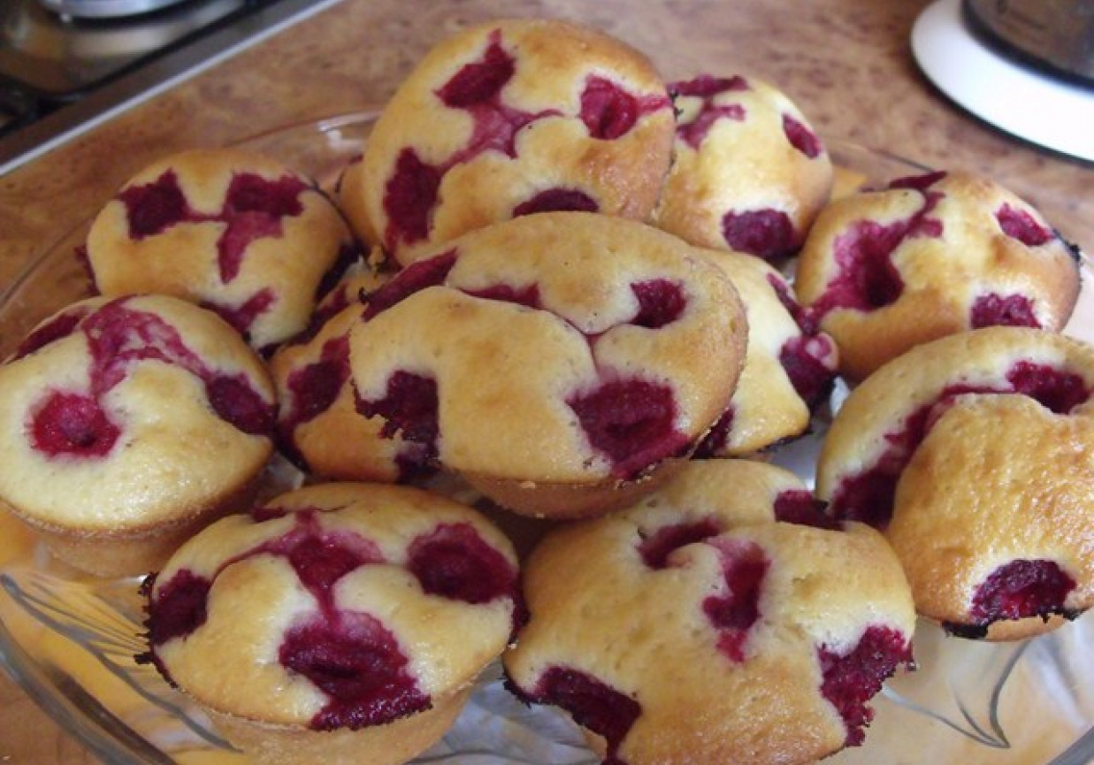 Muffinki z malinami foto