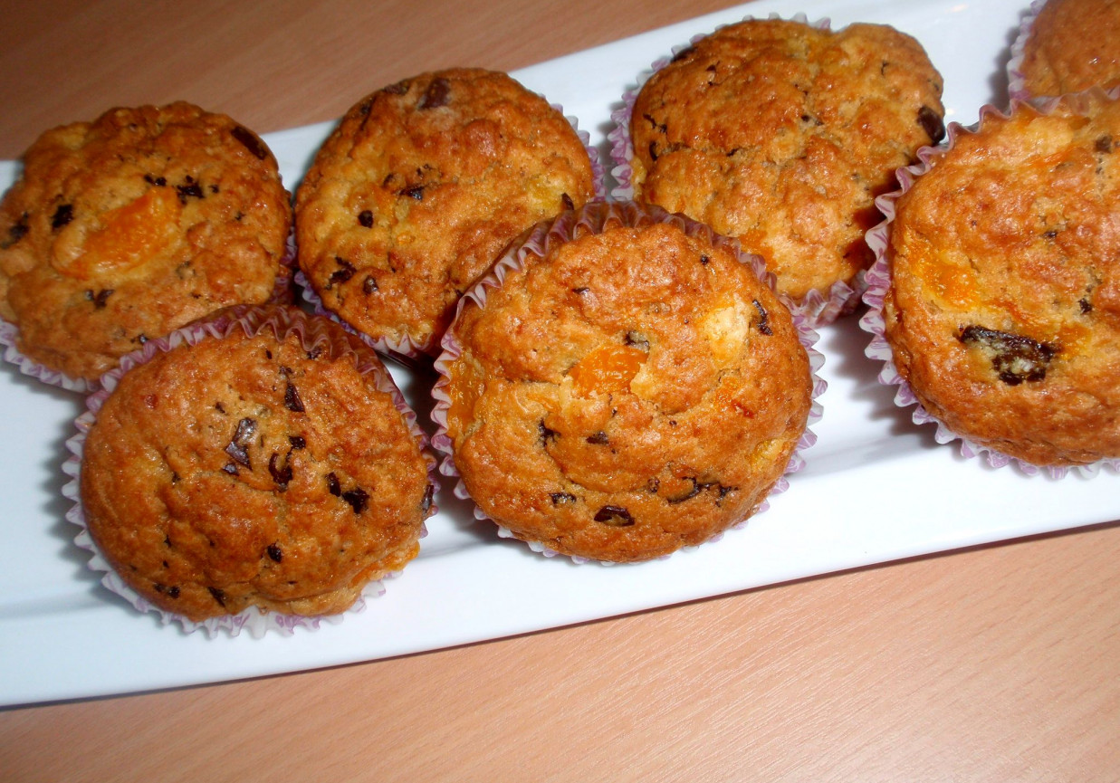 Muffinki z mandarynką i  płatkami czekoladowymi foto