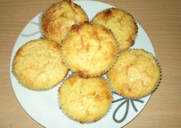 Fotografia przedstawiająca Muffinki z mandarynkami