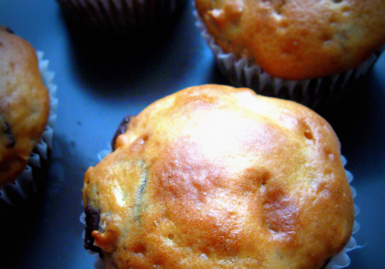 Muffinki z orzechami i czekoladą foto