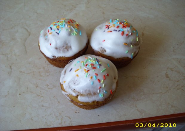 Fotografia przedstawiająca muffinki z orzechami