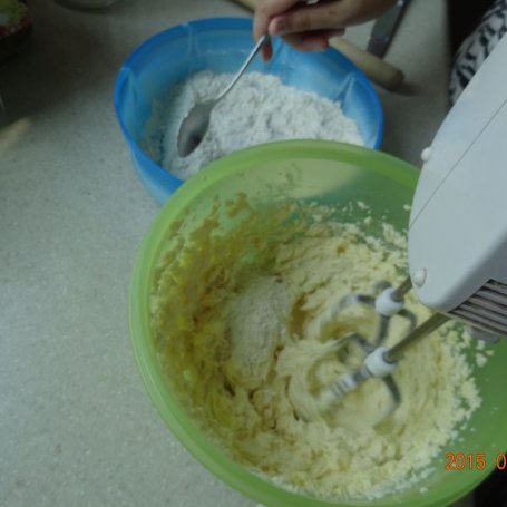 Krok 3 - Muffinki z owocami foto
