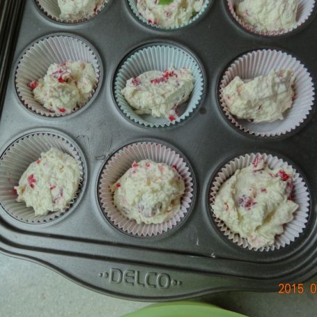 Krok 5 - Muffinki z owocami foto