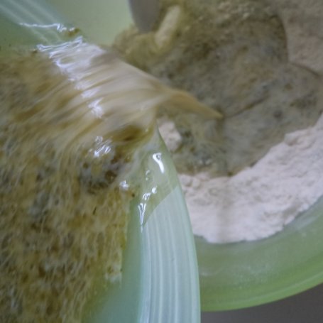 Krok 3 - Muffinki z pesto bazyliowym , Mozzarellą i słonecznikiem :) foto