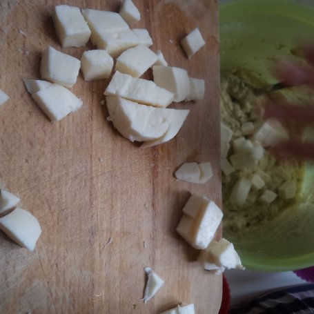 Krok 4 - Muffinki z pesto bazyliowym , Mozzarellą i słonecznikiem :) foto