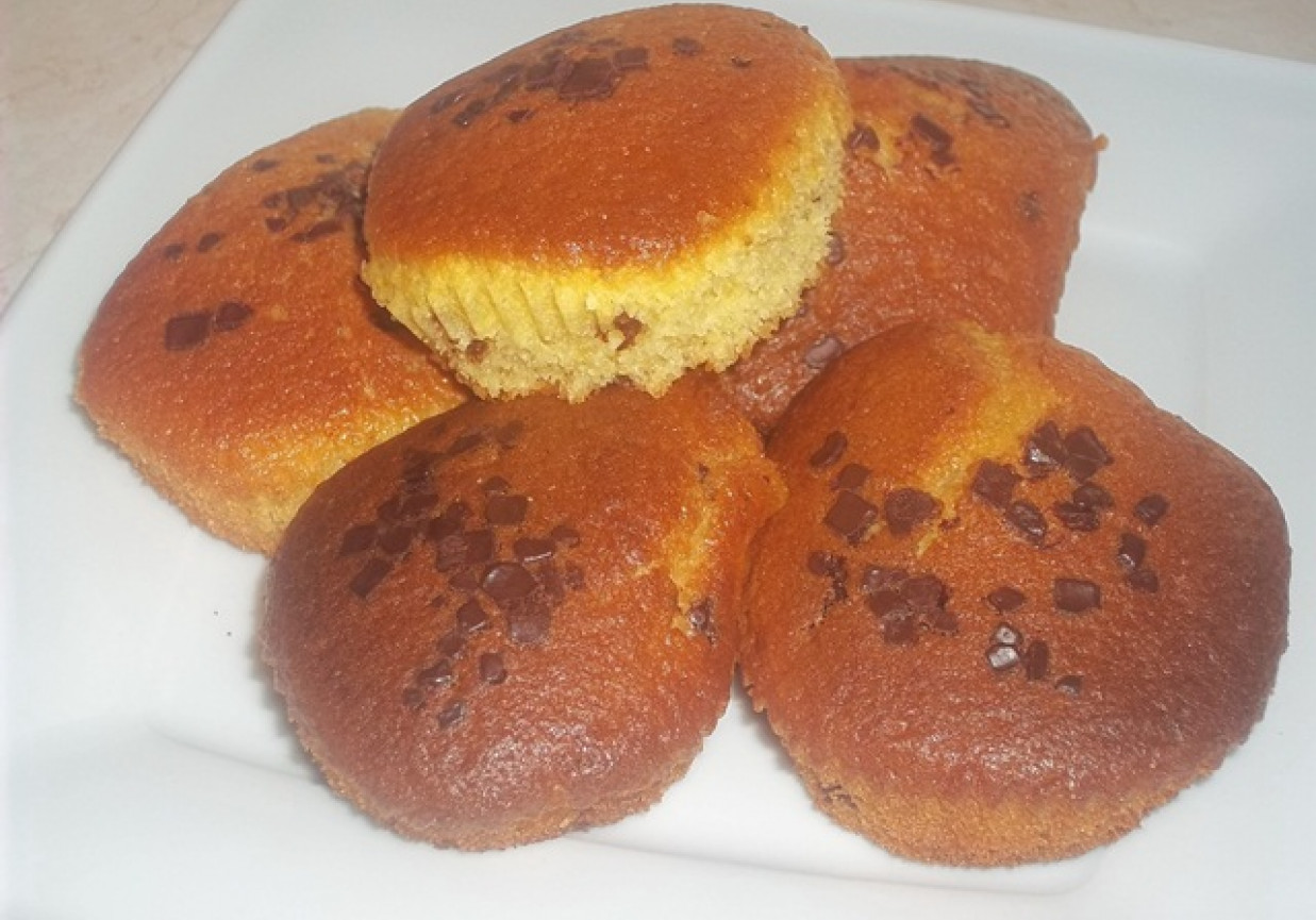 Muffinki z płatkami czekoladowymi foto