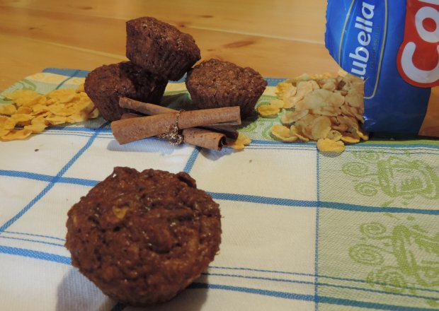 Fotografia przedstawiająca Muffinki z płatkami kukurydzianymi i czekoladą