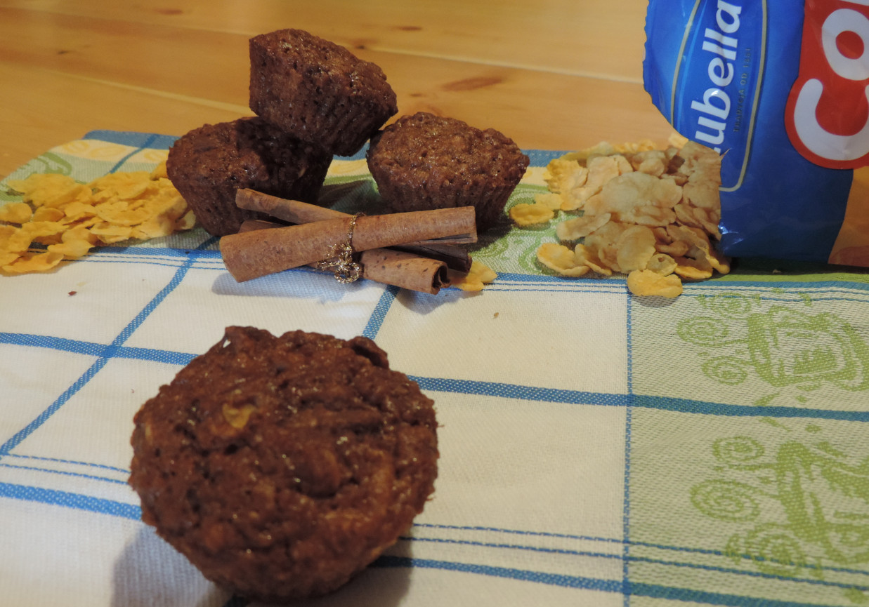 Muffinki z płatkami kukurydzianymi i czekoladą foto