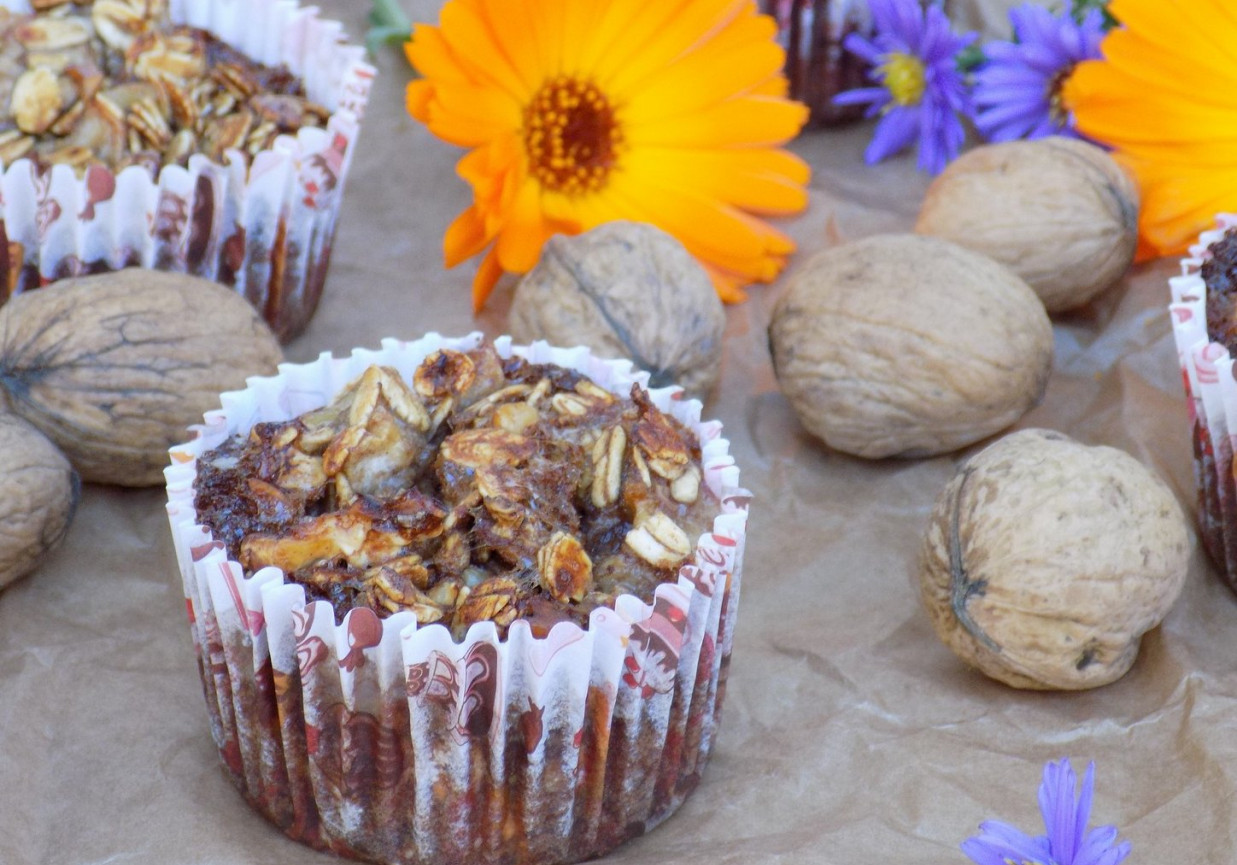 Muffinki z płatków owsianych z orzechami i bananami foto