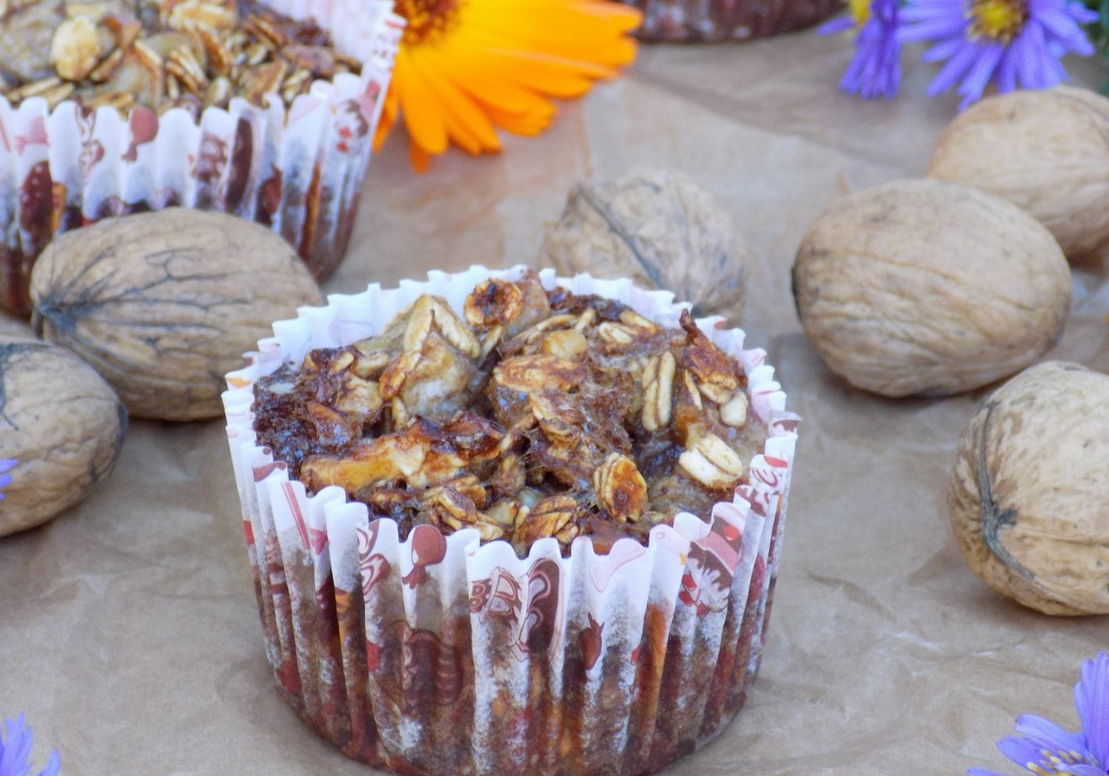 Muffinki z płatków owsianych z orzechami i bananami foto