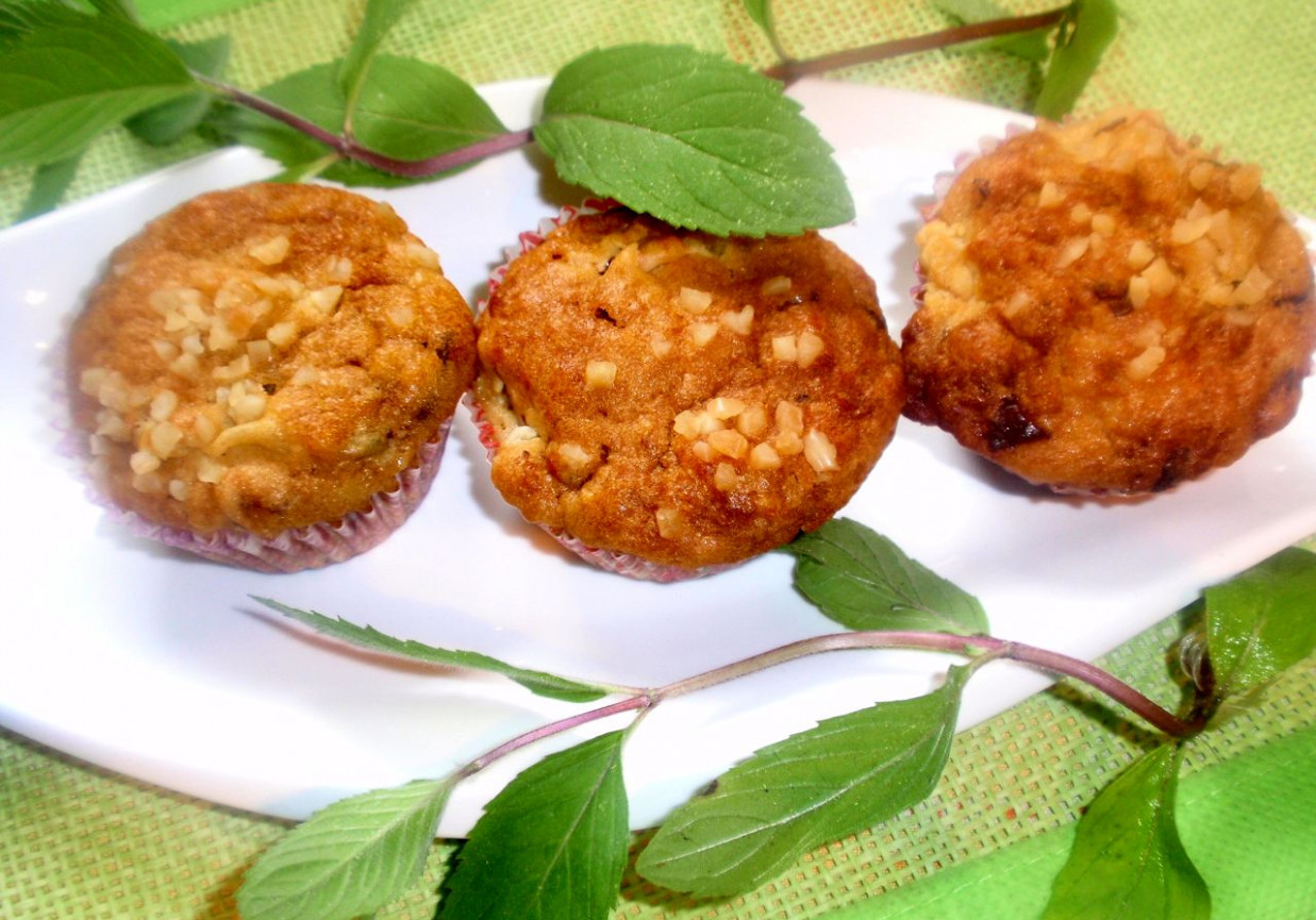Muffinki z  rabarbarem i migdałami siekanymi foto