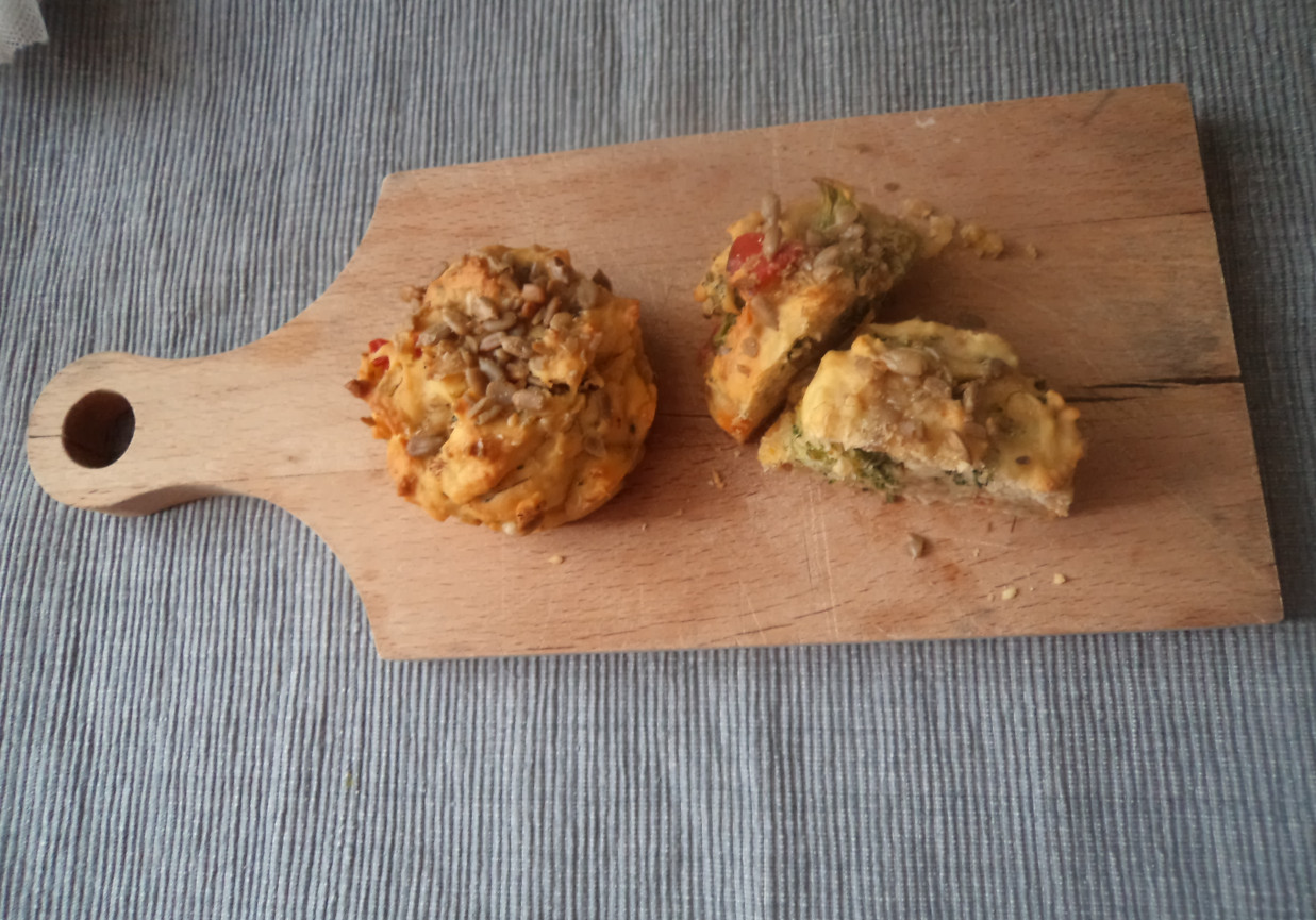 Muffinki z Ricottą , brokułem i czerwoną papryką :) foto