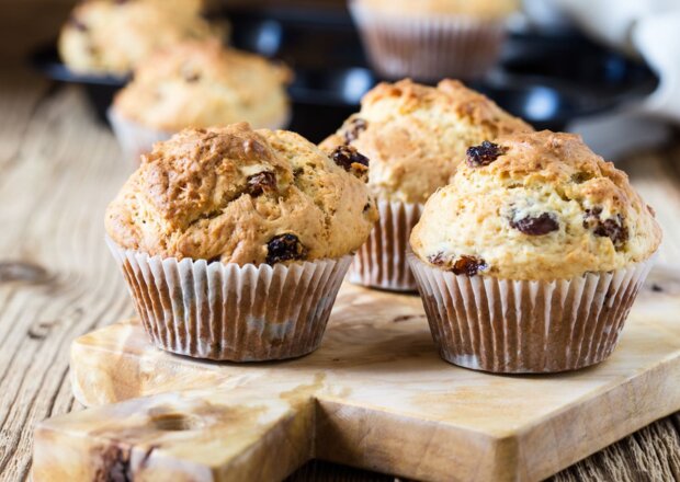 Fotografia przedstawiająca Muffinki z rodzynkami
