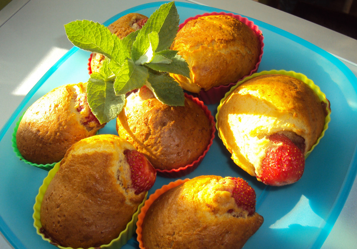 Muffinki z truskawkami foto