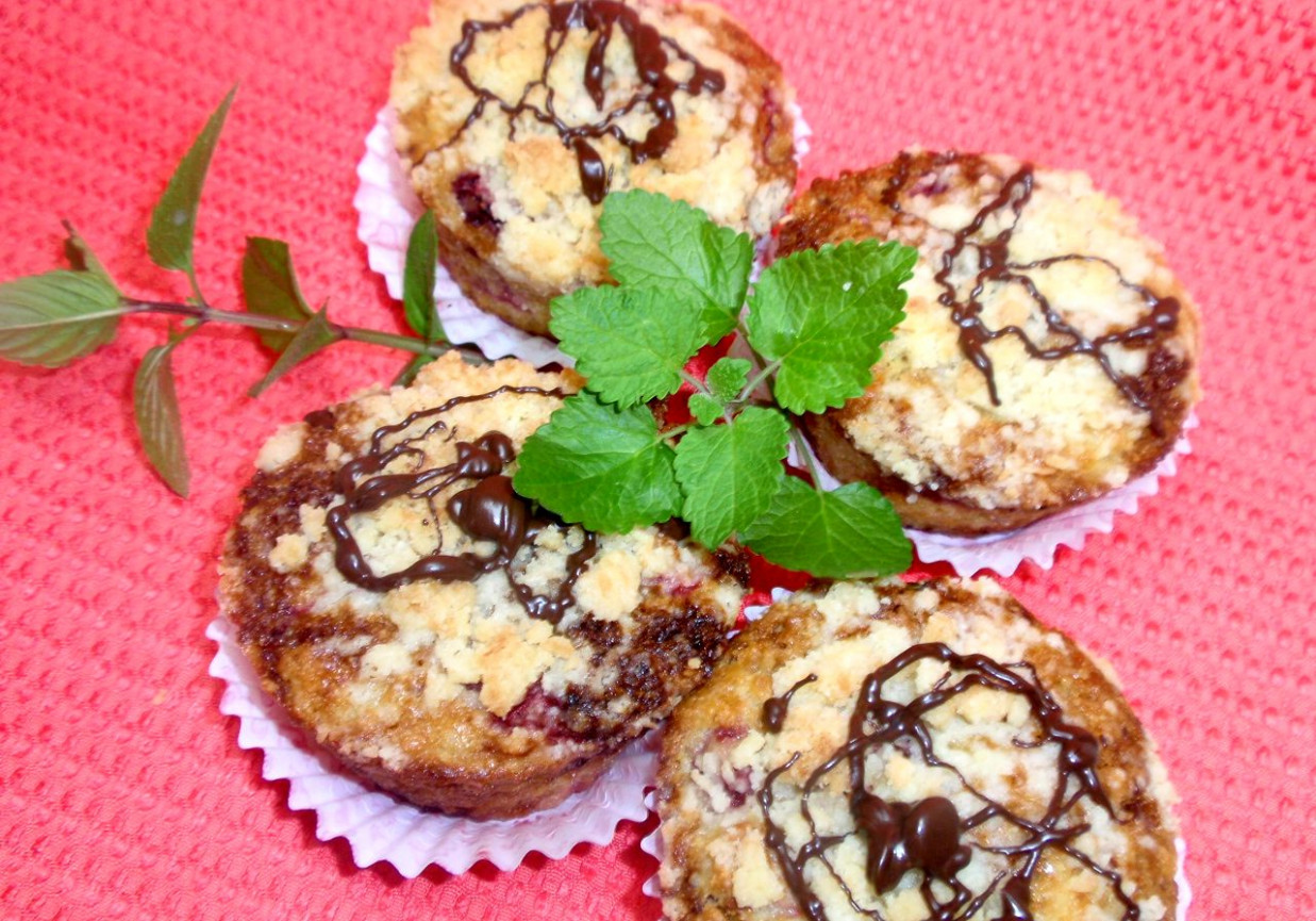 Muffinki z truskawkami foto
