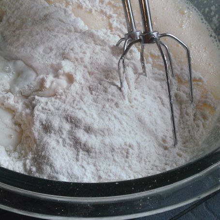 Krok 2 - Muffinki z truskawkami foto