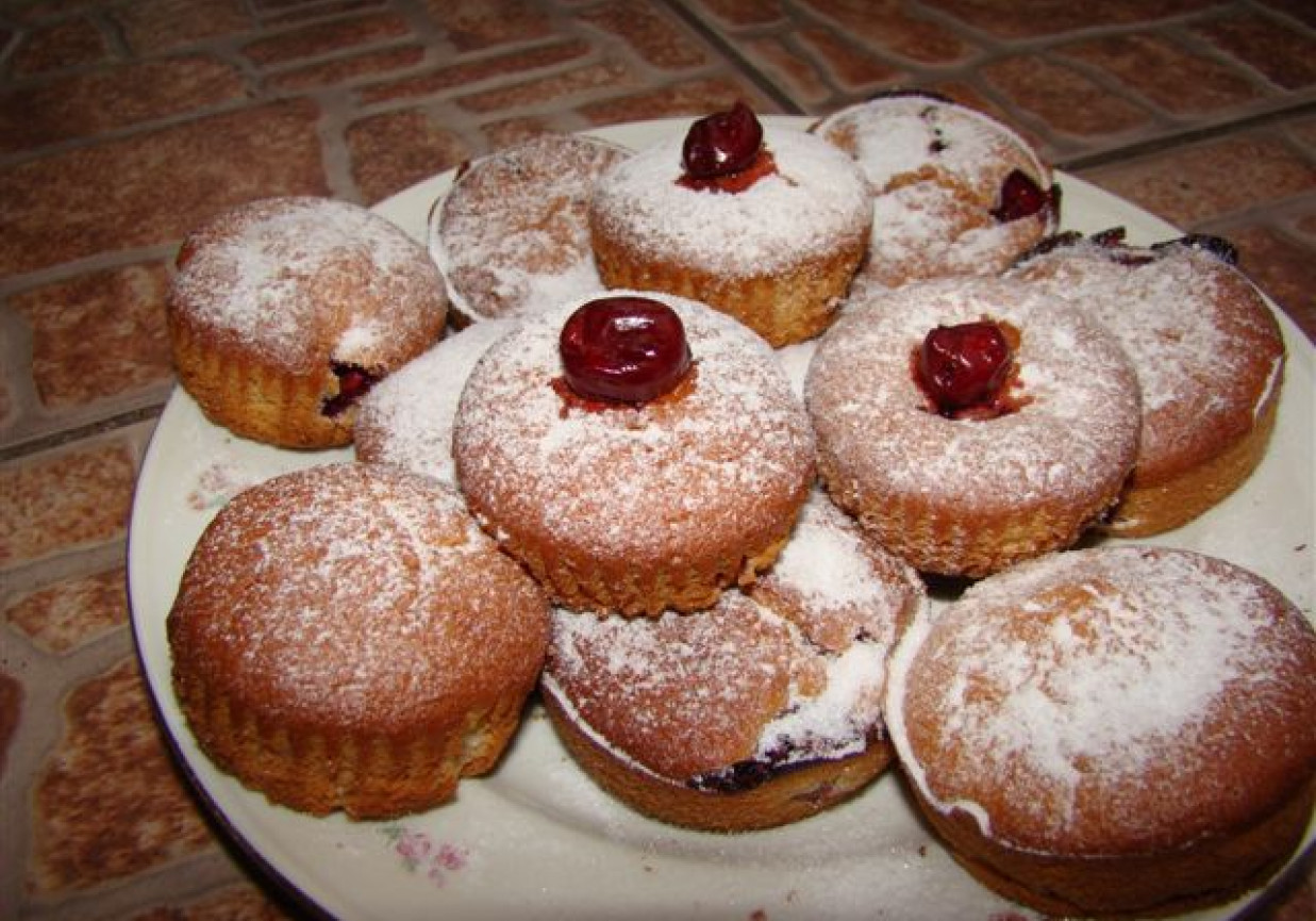 muffinki z wiśniami foto