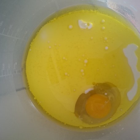 Krok 4 - Muffinki ze śliwkami i czekoladą foto
