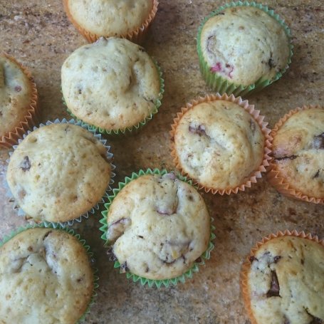 Krok 8 - Muffinki ze śliwkami i czekoladą foto