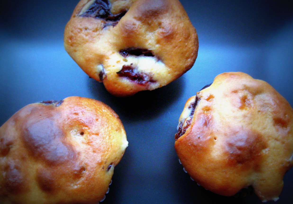 Muffinki ze śliwkami i nutellą foto