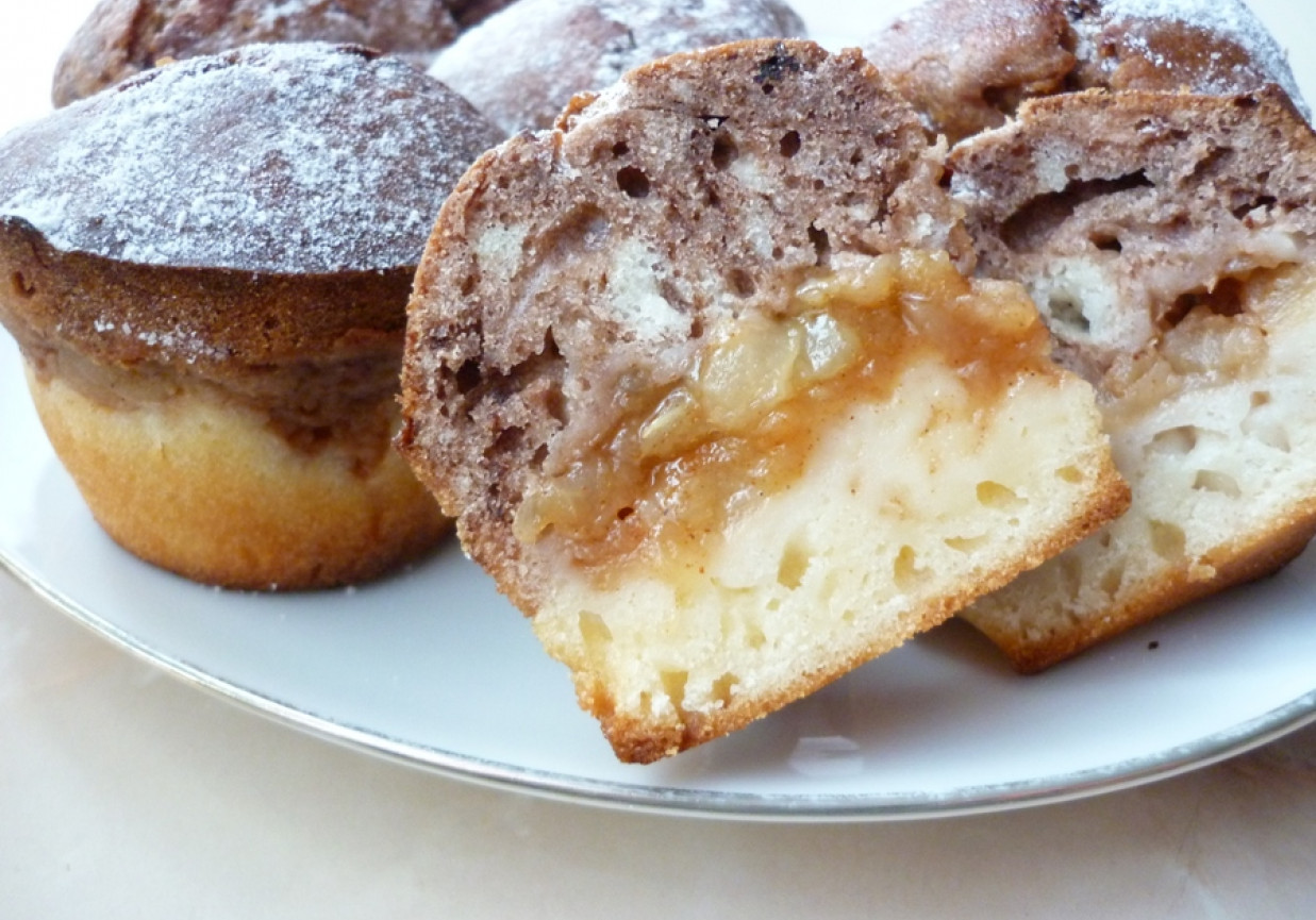 Muffinki ze smażonymi jabłkami foto