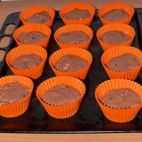 Krok 5 - Muffinki murzynki na zsiadłym mleku foto