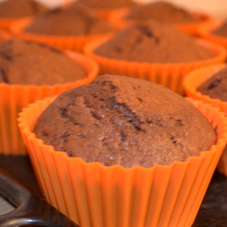 Krok 6 - Muffinki murzynki na zsiadłym mleku foto
