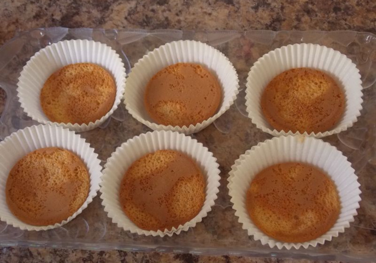 Muffinkowe serniczki z galaretką foto