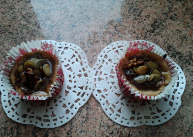Fotografia przedstawiająca muffinowe serniczki