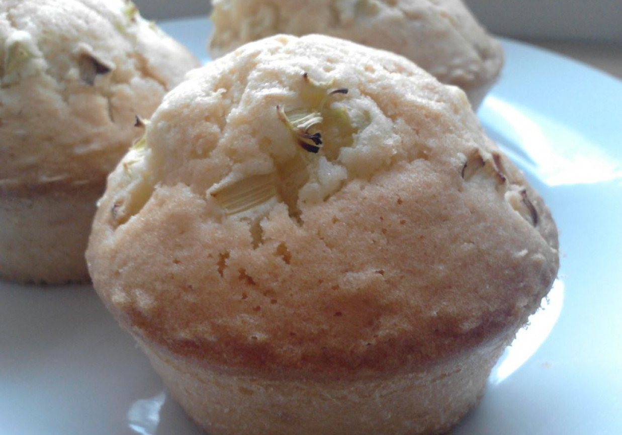 Muffiny cytrynowo - rabarbarowe foto
