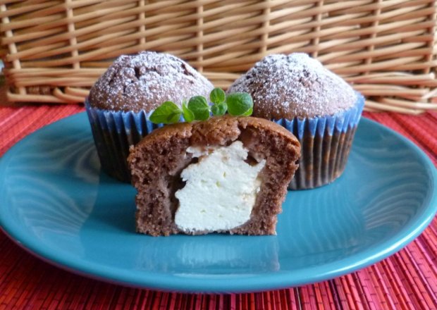 Fotografia przedstawiająca Muffiny czekoladowe z białym serem