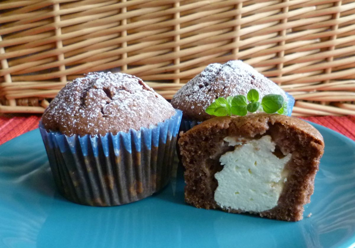 Muffiny czekoladowe z białym serem  foto