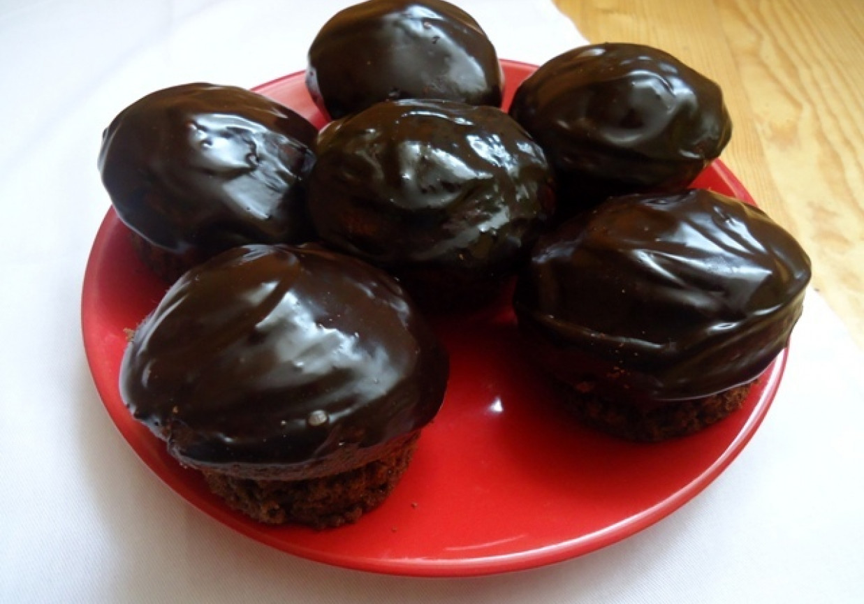 Muffiny czekoladowe z budyniem foto