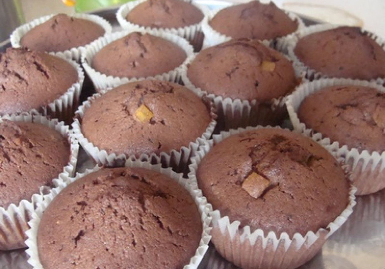 Muffiny czekoladowe z pomarańczą. foto