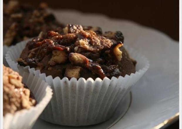 Fotografia przedstawiająca Muffiny czekoladowe z posypką Twixową