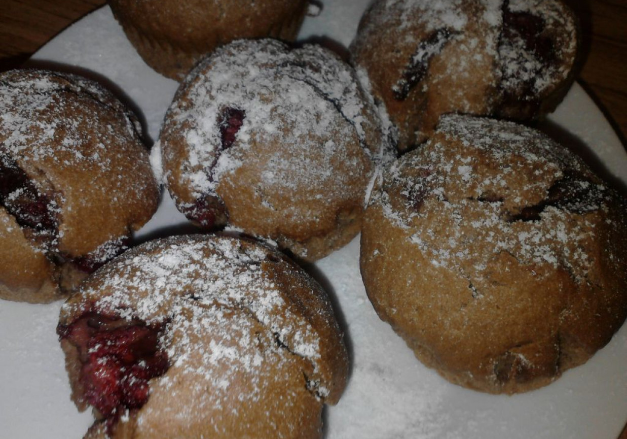 Muffiny czekoladowo-truskawkowe foto
