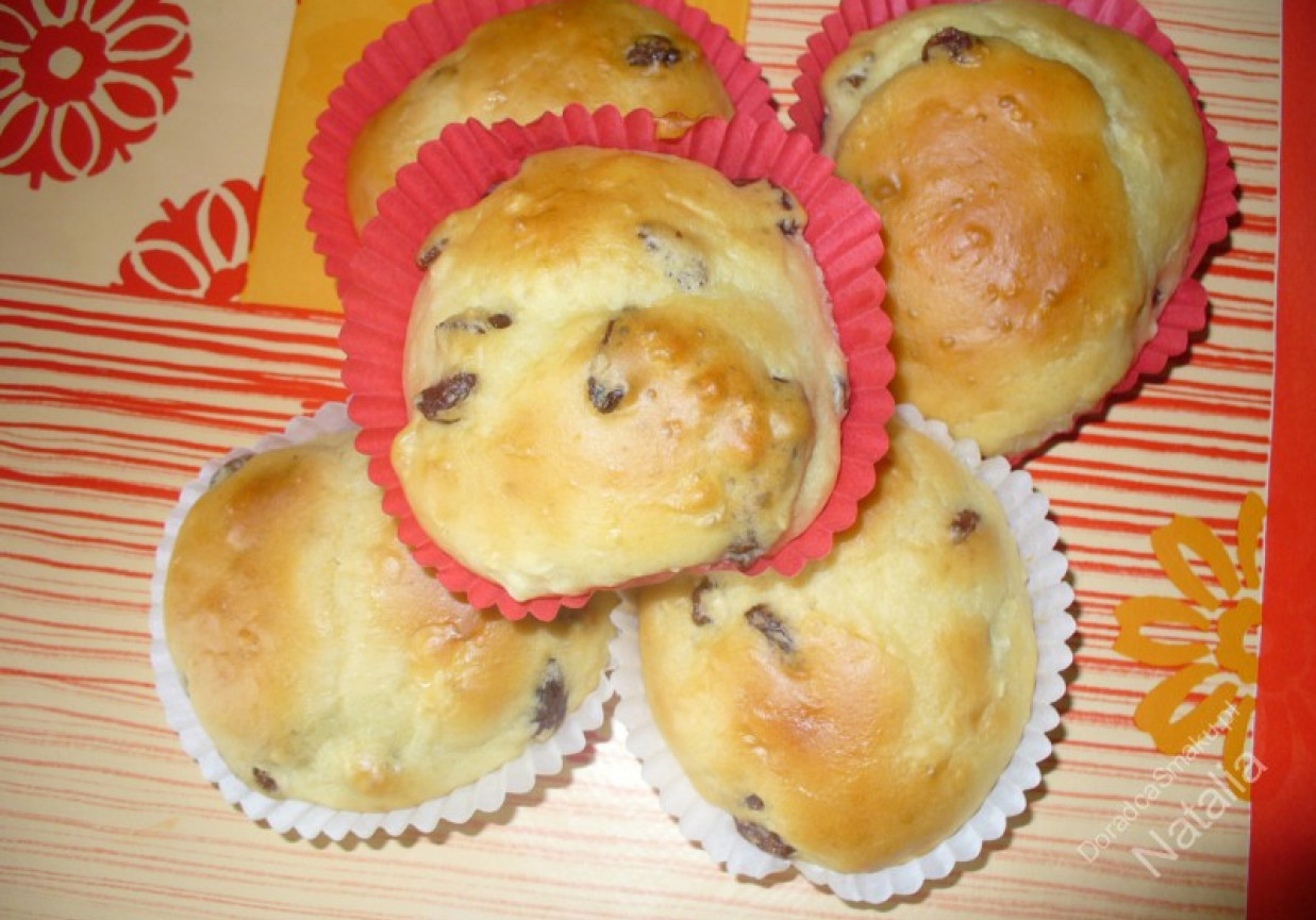 Muffiny drożdżowe z rodzynkami foto
