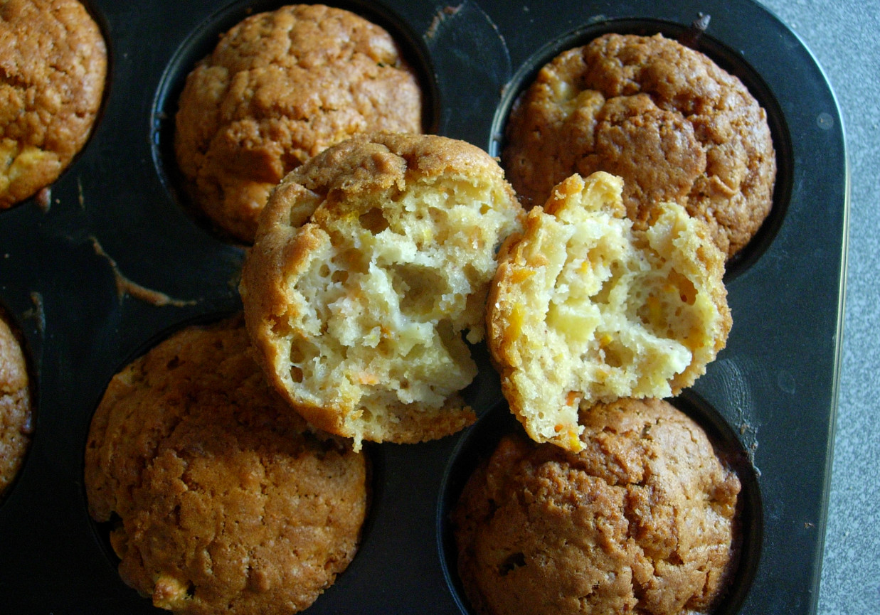 Muffiny jabłkowo - marchewkowe foto