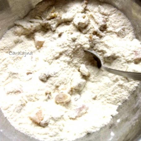 Krok 1 - muffiny jogurtowe z orzechami włoskimi i morelami suszonymi foto