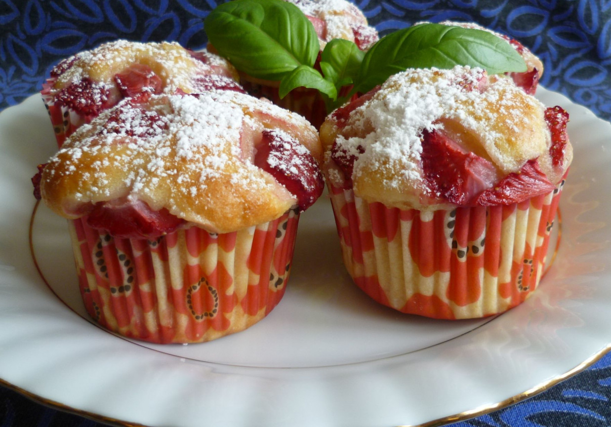 Muffiny jogurtowe z truskawkami DoradcaSmaku.pl