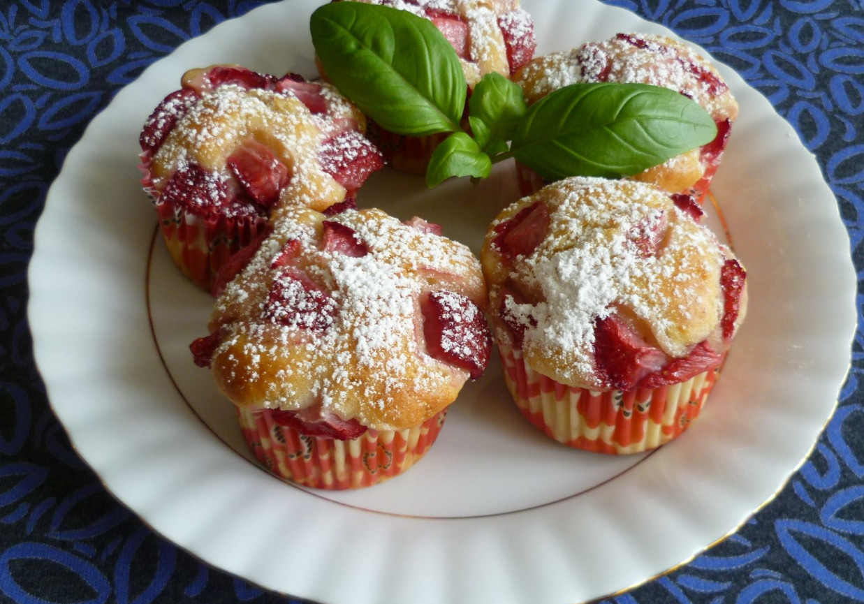 Muffiny jogurtowe z truskawkami DoradcaSmaku.pl