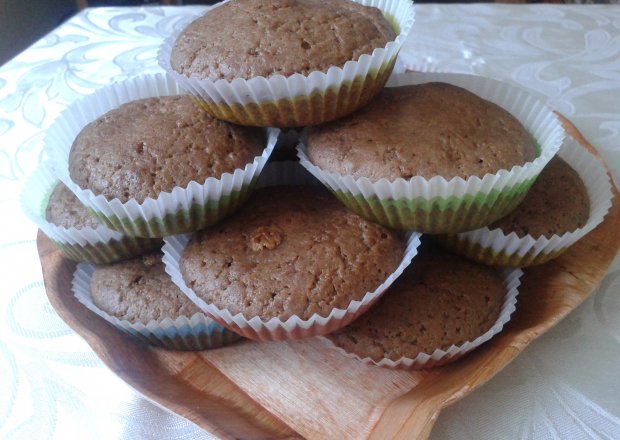 Fotografia przedstawiająca Muffiny kakaowe z chałwą