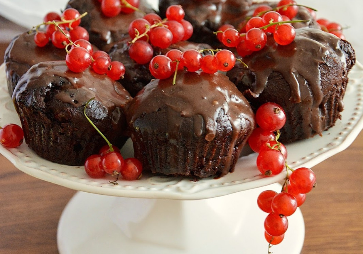 Muffiny kakaowe z czerwoną porzeczką (bez jajek) foto