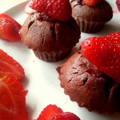Krok 3 - Muffiny  kakaowe z truskawkami foto