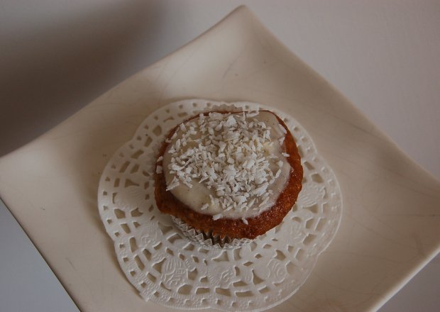 Fotografia przedstawiająca muffiny kokosowe śnieżynki