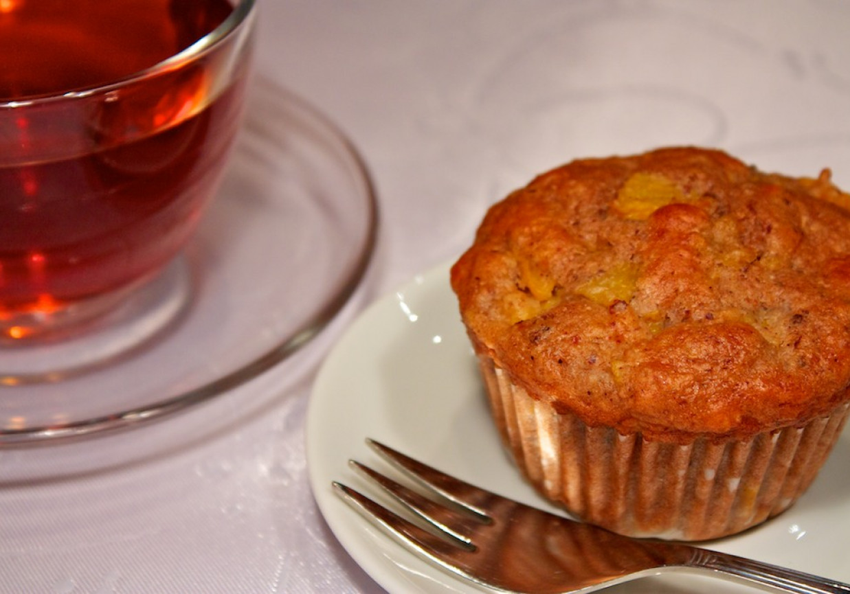 Muffiny korzenne z brzoskwiniami foto