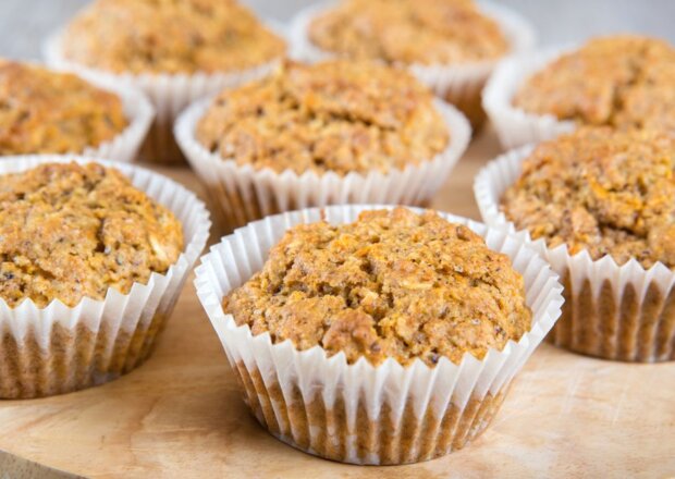 Fotografia przedstawiająca Muffiny marchewkowe - bez cukru i z ograniczoną ilością glutenu