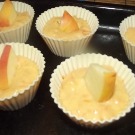 Krok 6 - Muffiny marchewkowe z jabłkiem. foto