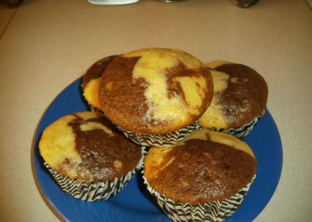 Fotografia przedstawiająca Muffiny marmurkowe.