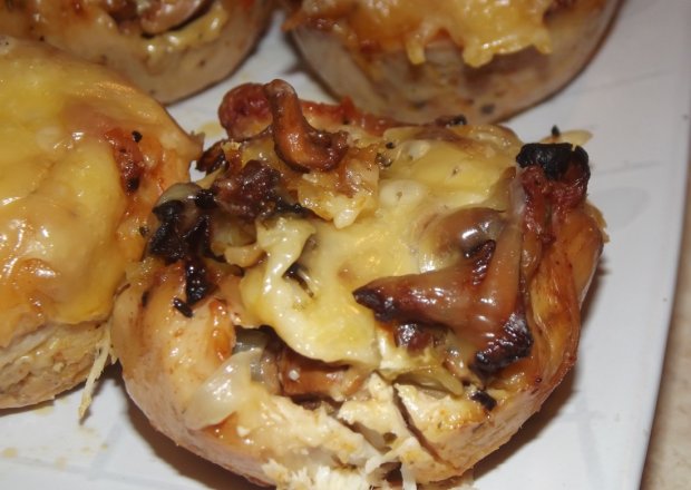 Fotografia przedstawiająca Muffiny mięsne z farszem kurkowym